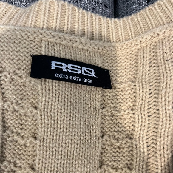 Tilly’s oversized brown sweater vest - Picture 2 of 7